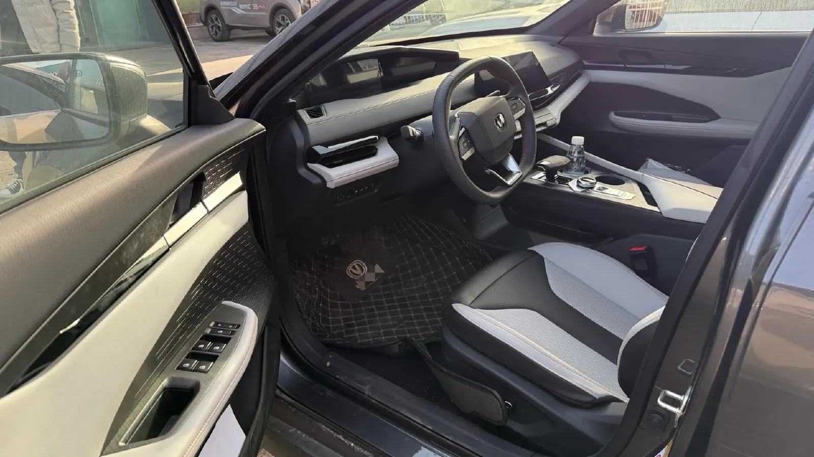 2024 ChangAn UNI-V iDD 1.5L 110HP L4 E-CVT PHEV 18.99KWH,autocango,china used car exporter,china ev exporter,chinese used car exporter,chinese used ev exporter