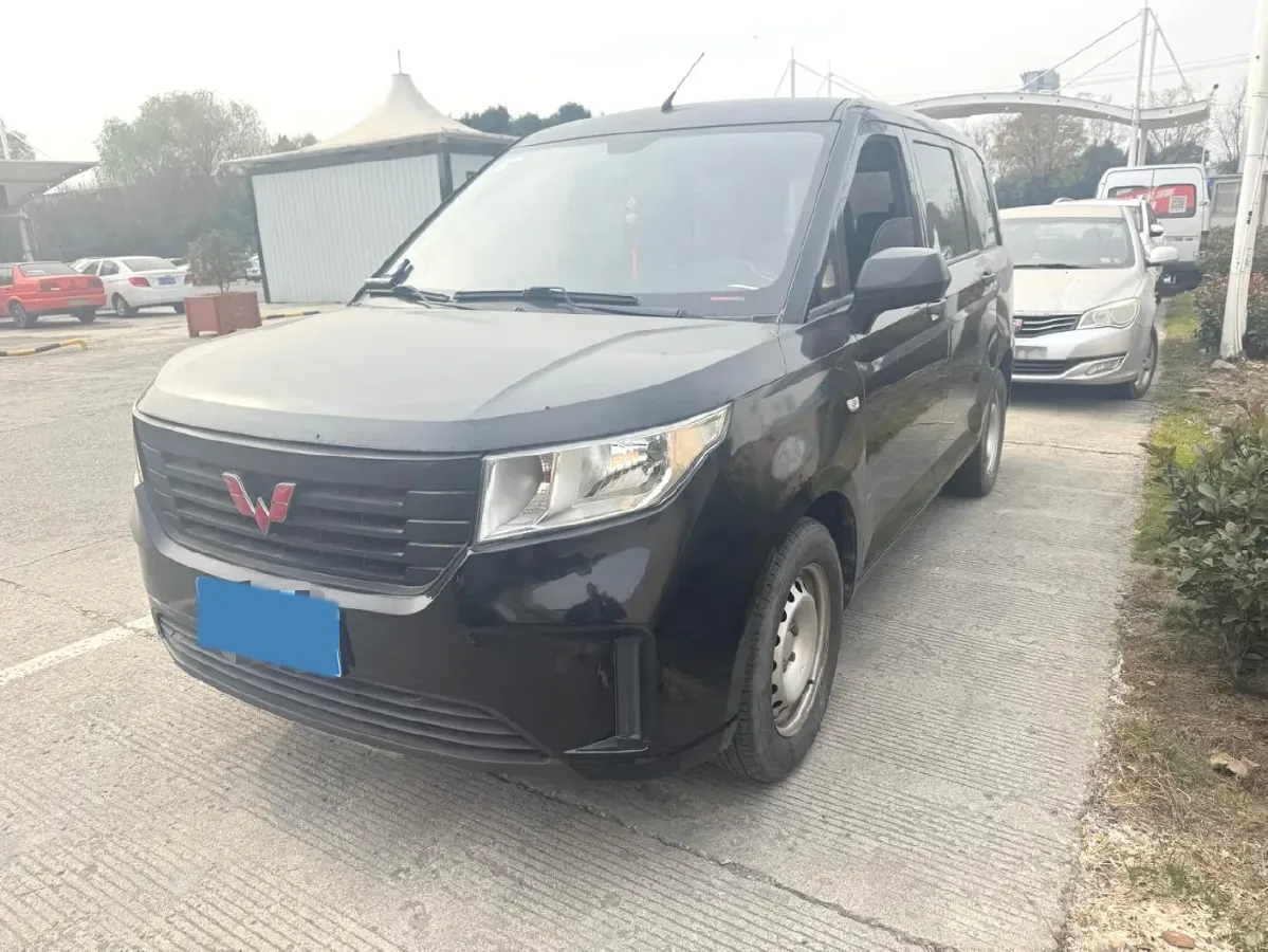 2020 WuLing HongGuang Plus 1.5L 99HP L4 6MT,autocango,china used car exporter,china ev exporter,chinese used car exporter,chinese used ev exporter