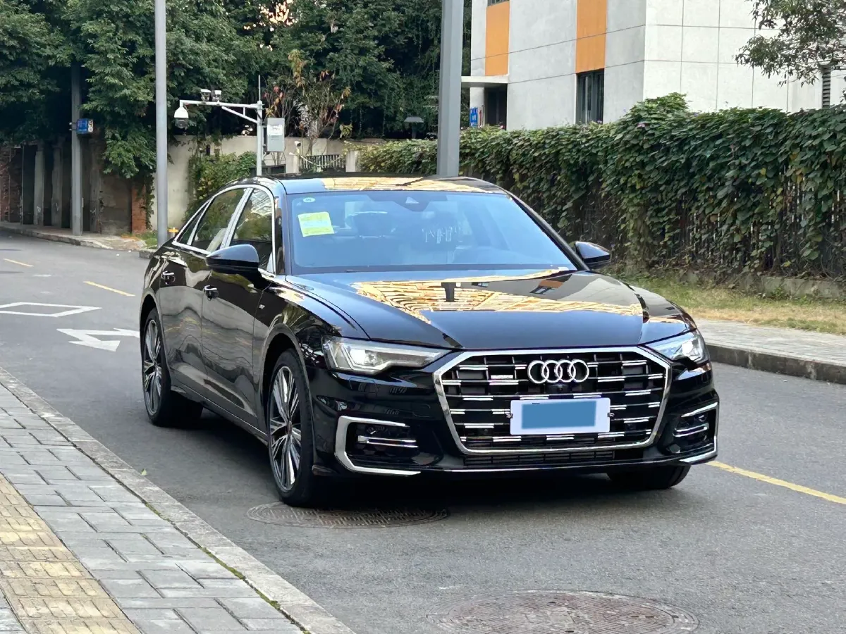 2025 Audi A6L 2.0T 245HP L4 7DCT,autocango,china used car exporter,china ev exporter,chinese used car exporter,chinese used ev exporter