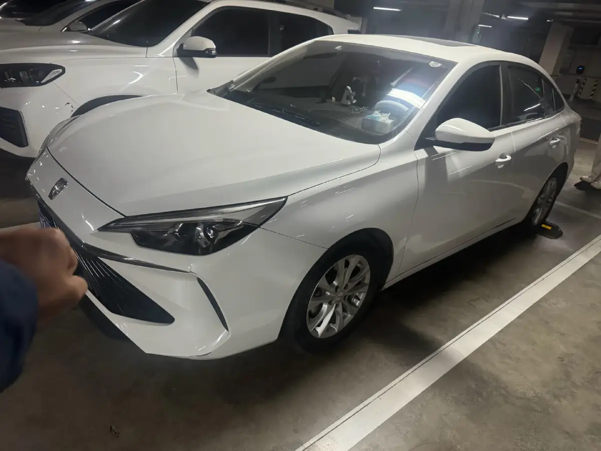 2023 Roewe i5 1.5L 129HP L4 CVT