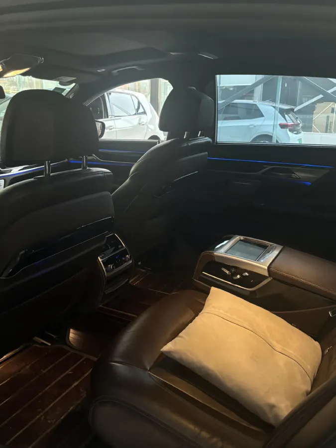 2019 BMW 7 Series 2.0T 265HP L4 8AT,autocango,china used car exporter,china ev exporter,chinese used car exporter,chinese used ev exporter