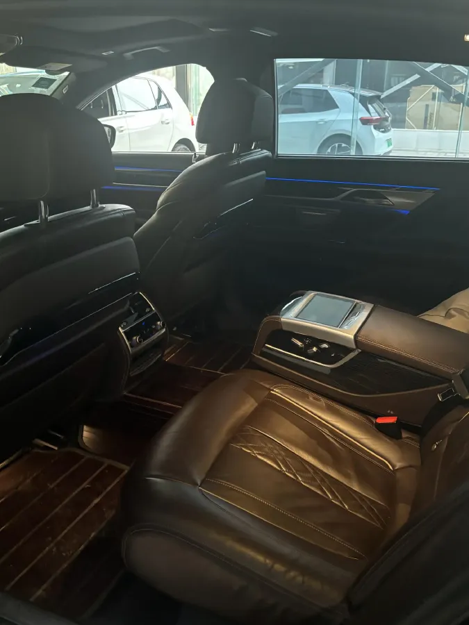 2019 BMW 7 Series 2.0T 265HP L4 8AT,autocango,china used car exporter,china ev exporter,chinese used car exporter,chinese used ev exporter