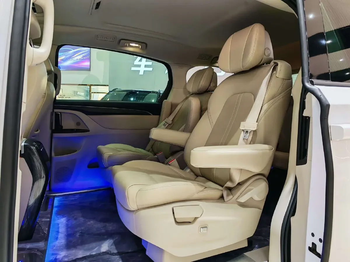 2022 Buick GL8 2.0T 237HP L4 9AT,autocango,china used car exporter,china ev exporter,chinese used car exporter,chinese used ev exporter