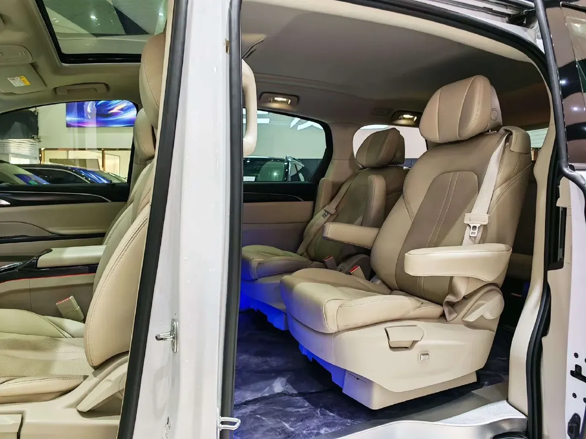 2022 Buick GL8 2.0T 237HP L4 9AT,autocango,china used car exporter,china ev exporter,chinese used car exporter,chinese used ev exporter