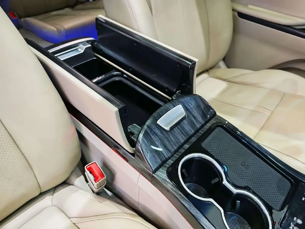 2022 Buick GL8 2.0T 237HP L4 9AT,autocango,china used car exporter,china ev exporter,chinese used car exporter,chinese used ev exporter