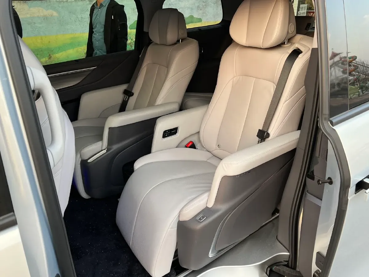 2025 Buick GL8 2.0T 237HP L4 9AT,autocango,china used car exporter,china ev exporter,chinese used car exporter,chinese used ev exporter