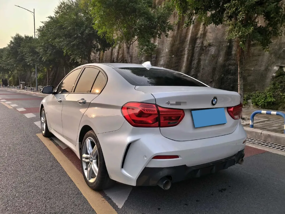 2022 BMW 1 Series 1.5T 140HP L3 7DCT,autocango,china used car exporter,china ev exporter,chinese used car exporter,chinese used ev exporter