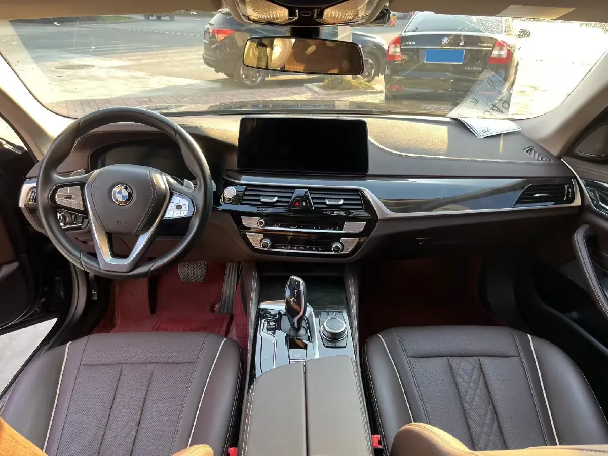 2022 BMW 5 Series 2.0T 252HP L4 8AT,autocango,china used car exporter,china ev exporter,chinese used car exporter,chinese used ev exporter