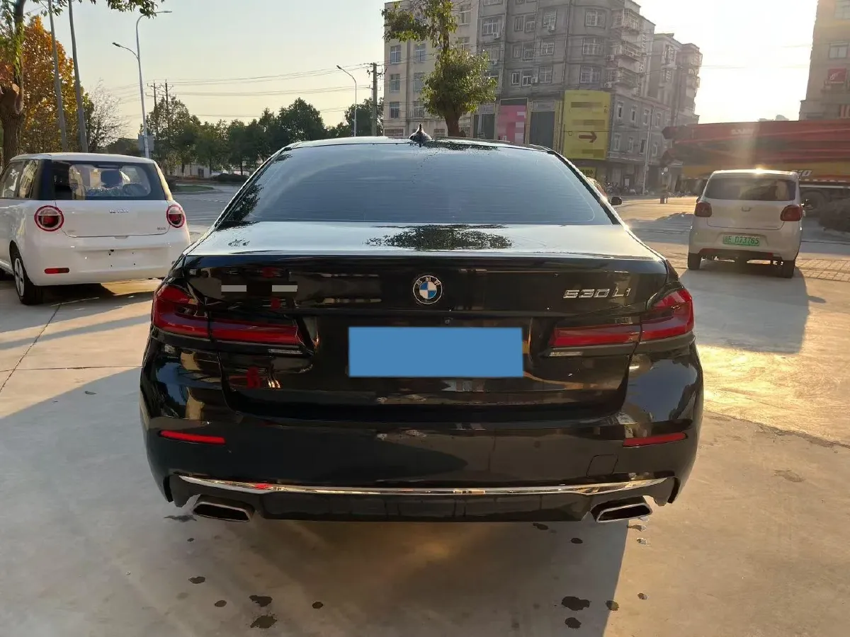 2022 BMW 5 Series 2.0T 252HP L4 8AT,autocango,china used car exporter,china ev exporter,chinese used car exporter,chinese used ev exporter