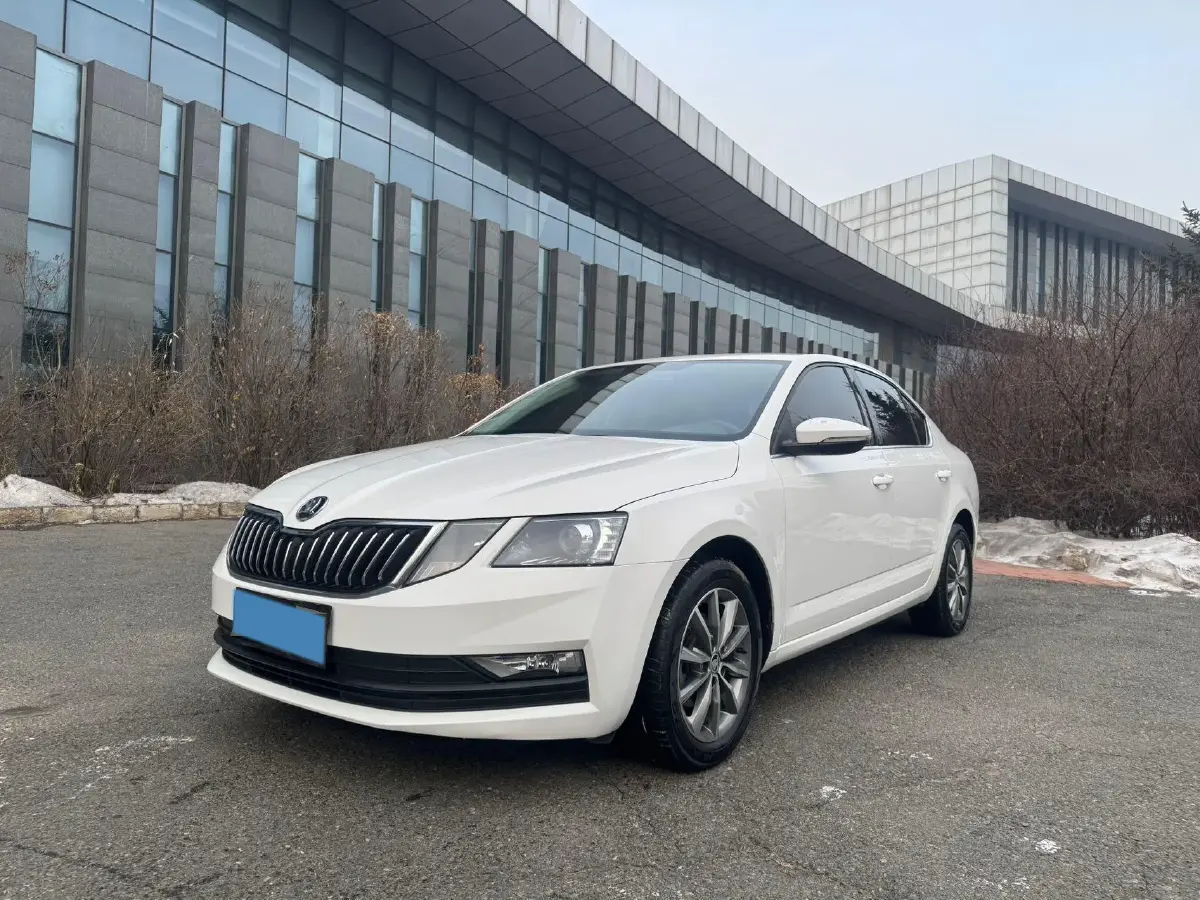 2022 Skoda Octavia 1.5L 113HP L4 6AT 2022 Skoda Octavia 1.5L 113HP L4 6AT