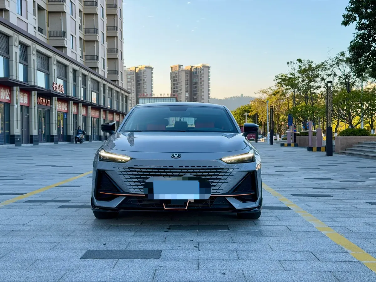 2022 ChangAn UNI-V 1.5T 188HP L4 7DCT,autocango,china used car exporter,china ev exporter,chinese used car exporter,chinese used ev exporter