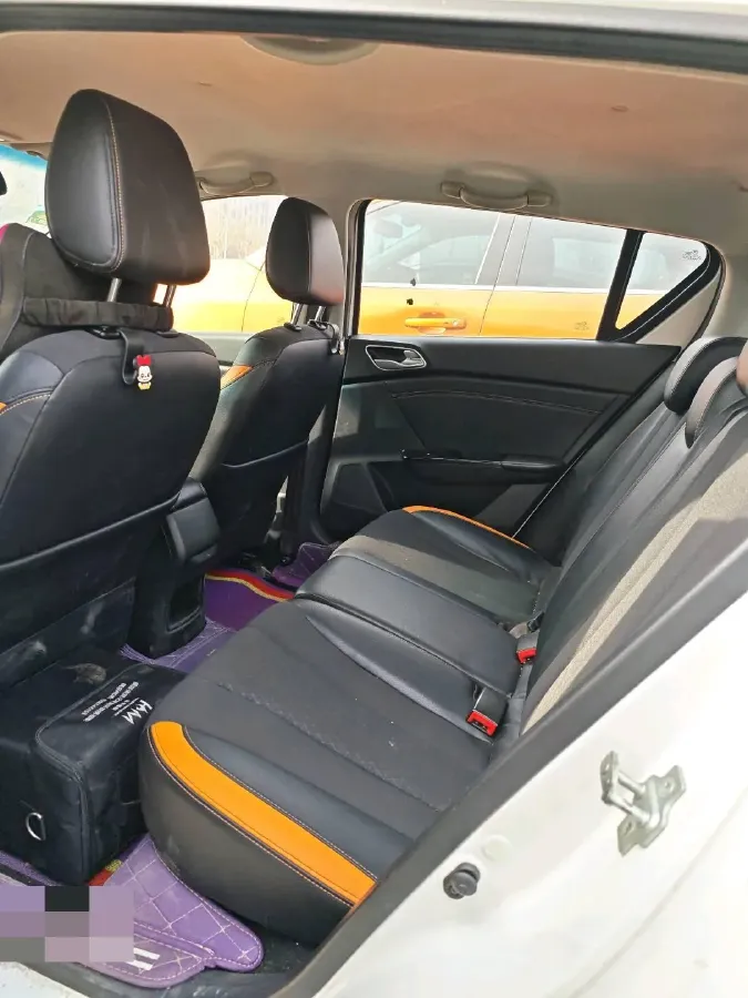 2017 BaoJun 310 1.5L 112HP L4 6MT,autocango,china used car exporter,china ev exporter,chinese used car exporter,chinese used ev exporter