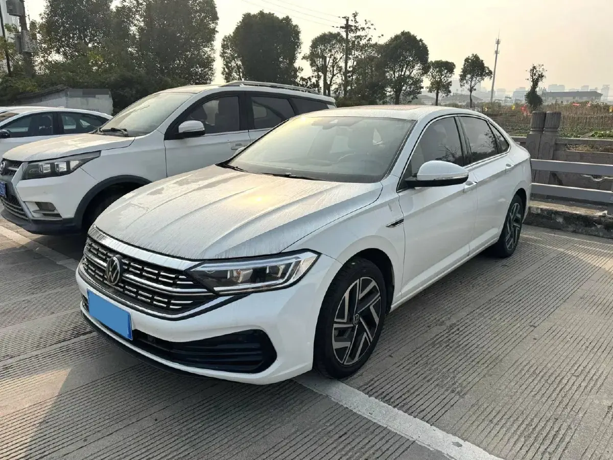 2023 Volkswagen Sagitar 1.2T 116HP L4 7DCT