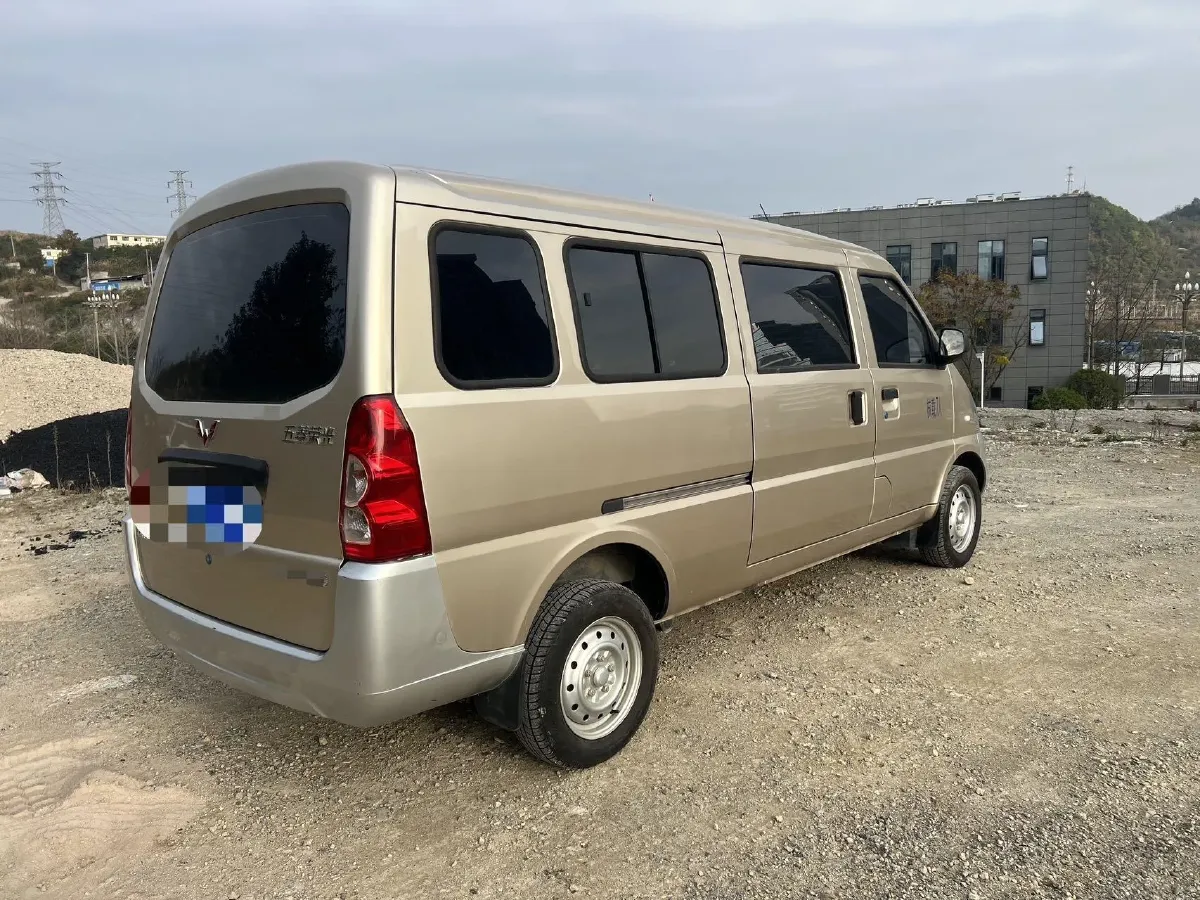 2021 WuLing RongGuang 1.5L 99HP L4 5MT,autocango,china used car exporter,china ev exporter,chinese used car exporter,chinese used ev exporter