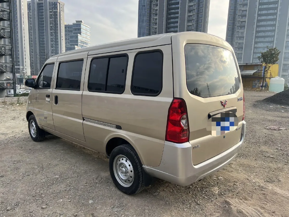 2021 WuLing RongGuang 1.5L 99HP L4 5MT,autocango,china used car exporter,china ev exporter,chinese used car exporter,chinese used ev exporter