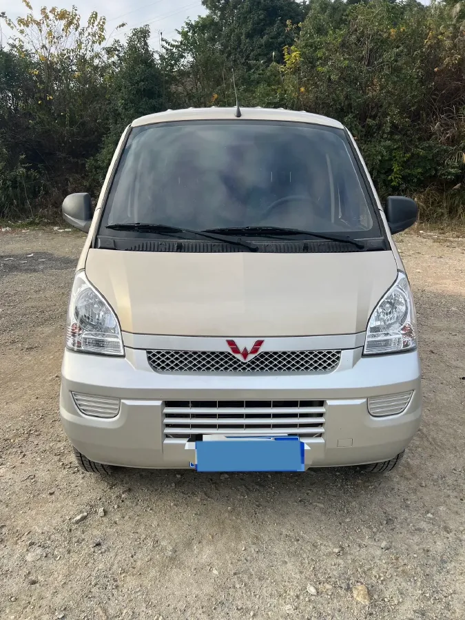 2021 WuLing RongGuang 1.5L 99HP L4 5MT,autocango,china used car exporter,china ev exporter,chinese used car exporter,chinese used ev exporter
