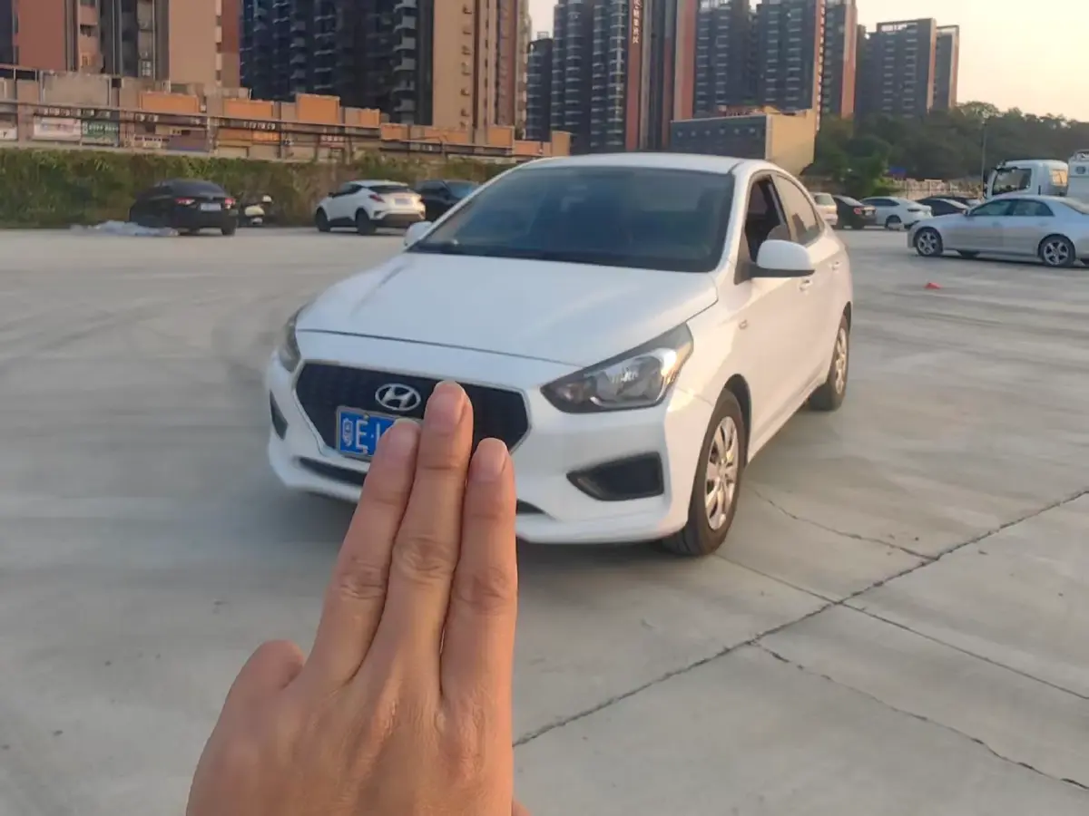 2017 Hyundai Reina 1.4L 95HP L4 5MT