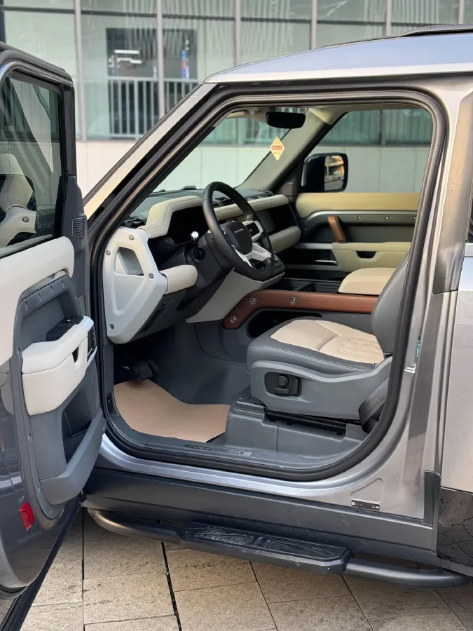 2021 Land Rover Defender 3.0T 400HP L6 8AT,autocango,china used car exporter,china ev exporter,chinese used car exporter,chinese used ev exporter