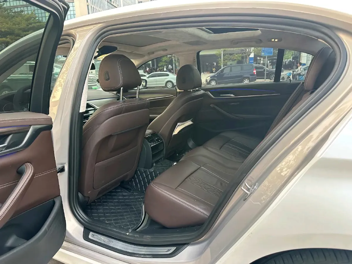 2020 BMW 5 Series 2.0T 184HP L4 8AT PHEV 17.7KWH,autocango,china used car exporter,china ev exporter,chinese used car exporter,chinese used ev exporter