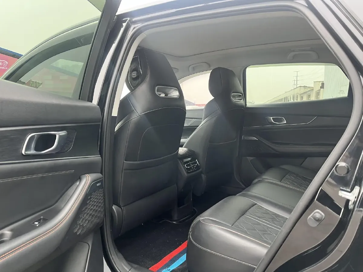 2021 ChangAn UNI-K 2.0T 233HP L4 8AT,autocango,china used car exporter,china ev exporter,chinese used car exporter,chinese used ev exporter