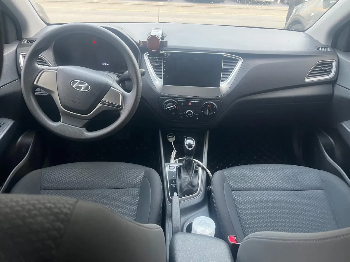 2017 Hyundai Verna RV 1.4L 100HP L4 6AT,autocango,china used car exporter,china ev exporter,chinese used car exporter,chinese used ev exporter