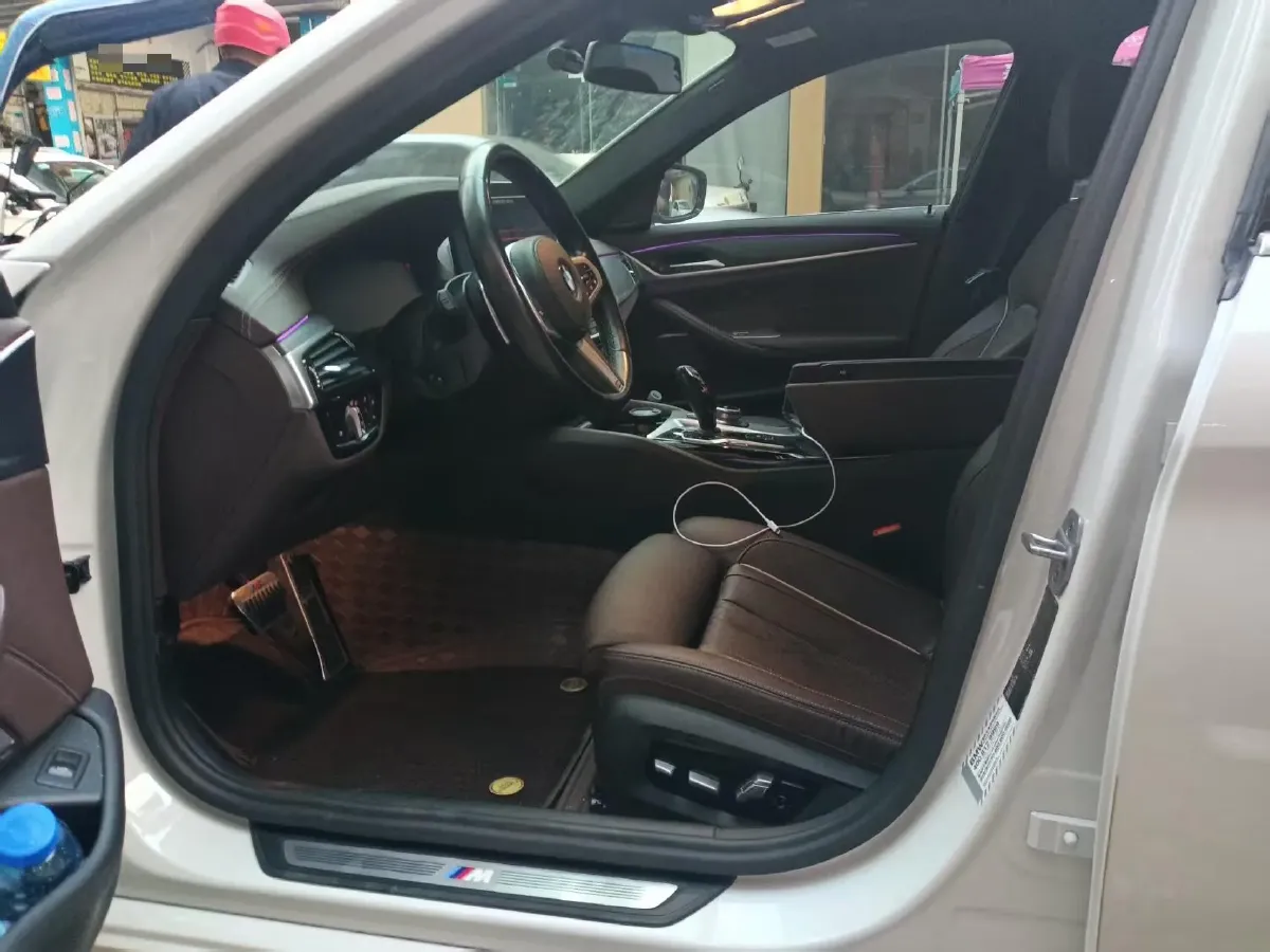 2021 BMW 5 Series 2.0T 252HP L4 8AT,autocango,china used car exporter,china ev exporter,chinese used car exporter,chinese used ev exporter