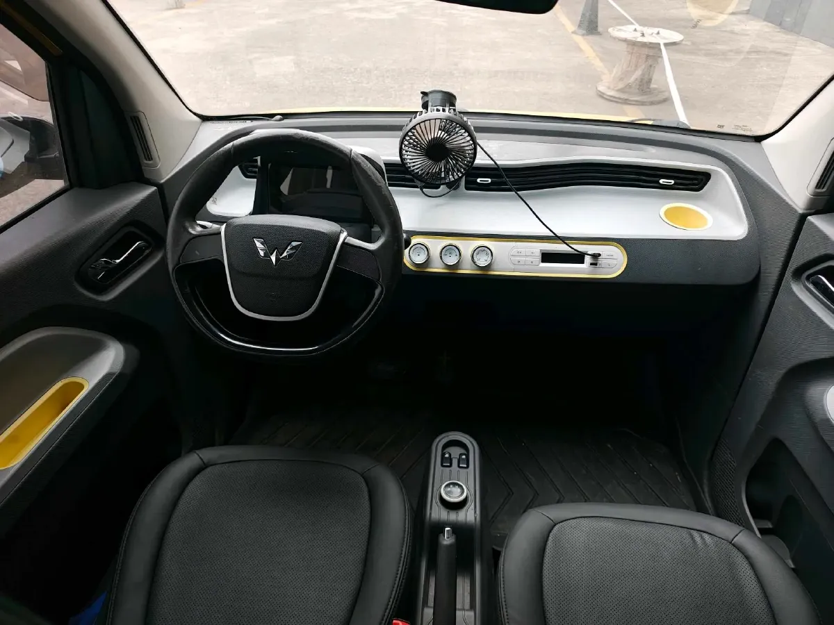 2021 WuLing HongGuang MINI EV BEV 13.8KWH,autocango,china used car exporter,china ev exporter,chinese used car exporter,chinese used ev exporter