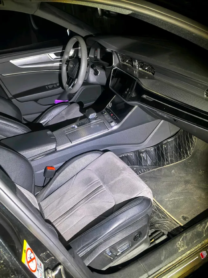 2023 Audi A6L 2.0T 245HP L4 7DCT,autocango,china used car exporter,china ev exporter,chinese used car exporter,chinese used ev exporter
