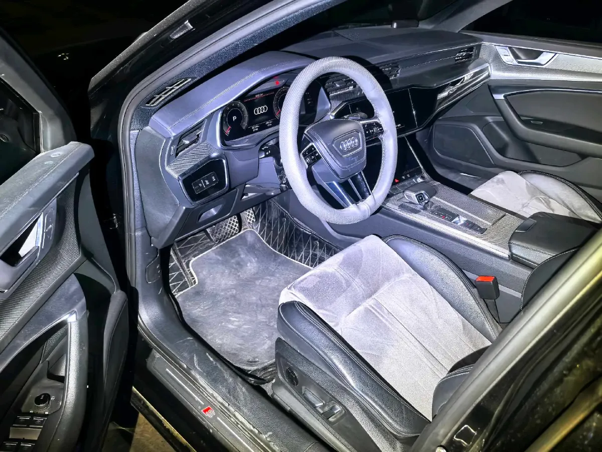 2023 Audi A6L 2.0T 245HP L4 7DCT,autocango,china used car exporter,china ev exporter,chinese used car exporter,chinese used ev exporter