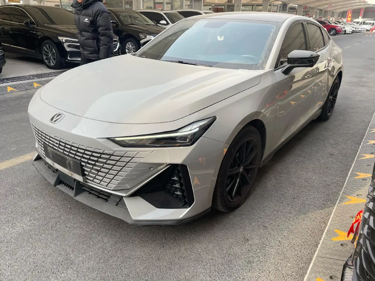 2022 ChangAn UNI-V 1.5T 188HP L4 7DCT