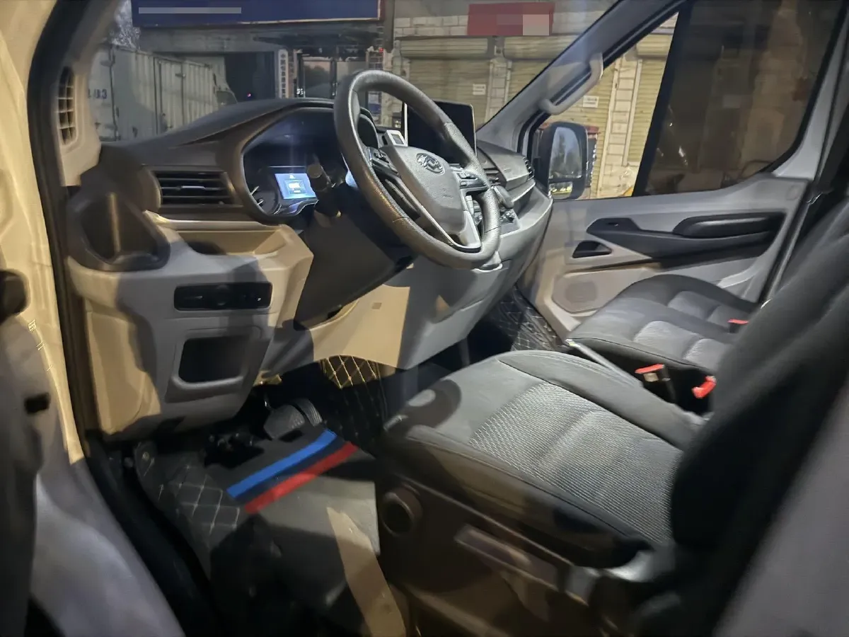 2022 JMC YuHu 9 2.0T 220HP L4 6MT,autocango,china used car exporter,china ev exporter,chinese used car exporter,chinese used ev exporter