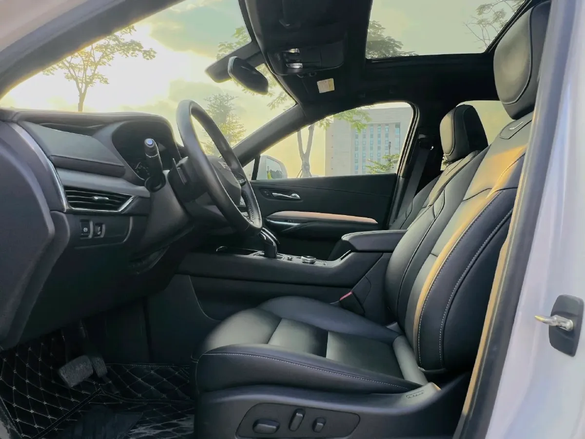 2021 Cadillac XT4 2.0T 237HP L4 9AT,autocango,china used car exporter,china ev exporter,chinese used car exporter,chinese used ev exporter