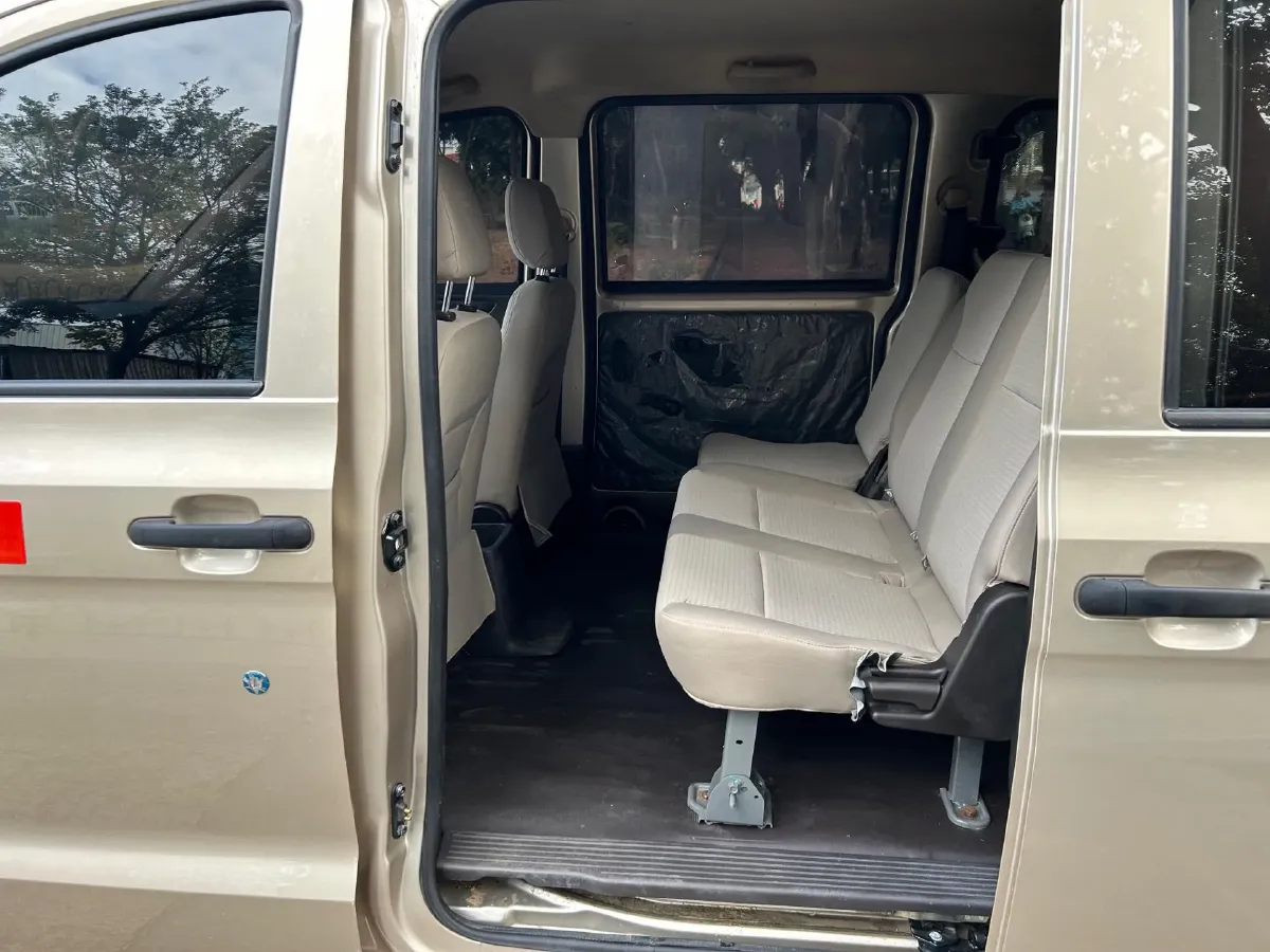 2021 WuLing HongGuang V 1.5L 99HP L4 6MT,autocango,china used car exporter,china ev exporter,chinese used car exporter,chinese used ev exporter