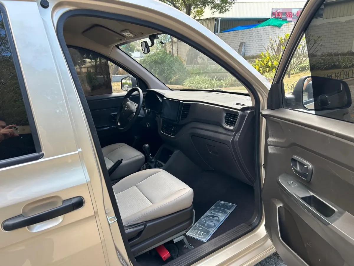 2021 WuLing HongGuang V 1.5L 99HP L4 6MT,autocango,china used car exporter,china ev exporter,chinese used car exporter,chinese used ev exporter