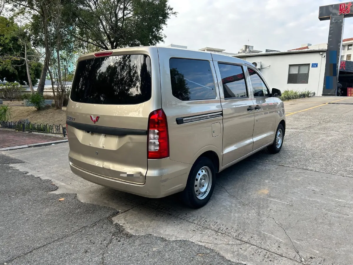 2021 WuLing HongGuang V 1.5L 99HP L4 6MT,autocango,china used car exporter,china ev exporter,chinese used car exporter,chinese used ev exporter