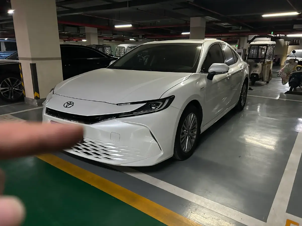 2024 Toyota Camry 2.0L 152HP L4 E-CVT Hybrid