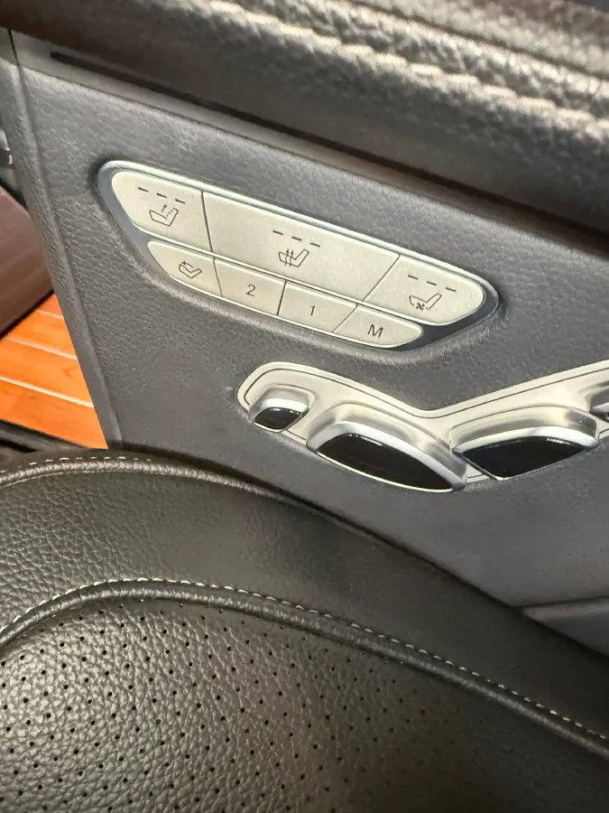 2020 Mercedes-Benz V Class 2.0T 211HP L4 9AT,autocango,china used car exporter,china ev exporter,chinese used car exporter,chinese used ev exporter