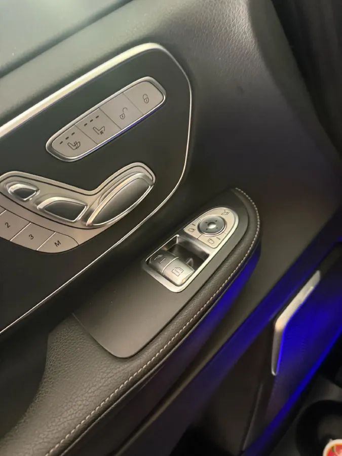 2020 Mercedes-Benz V Class 2.0T 211HP L4 9AT,autocango,china used car exporter,china ev exporter,chinese used car exporter,chinese used ev exporter