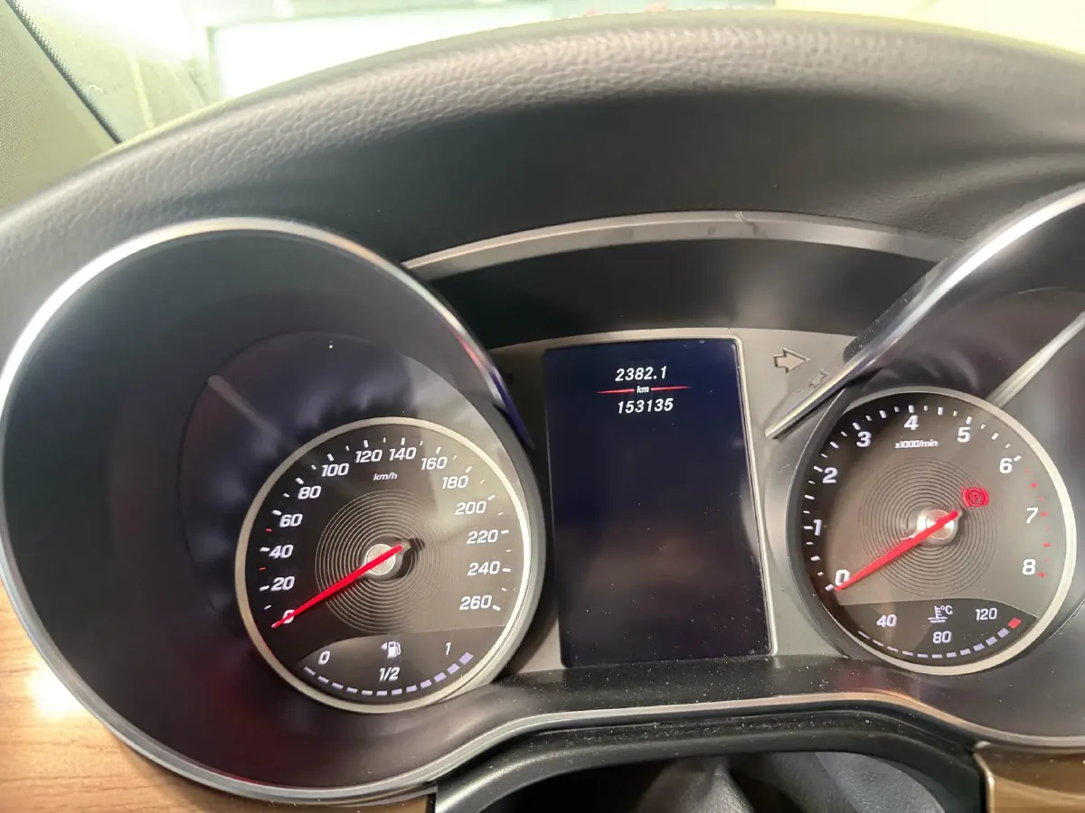 2020 Mercedes-Benz V Class 2.0T 211HP L4 9AT,autocango,china used car exporter,china ev exporter,chinese used car exporter,chinese used ev exporter