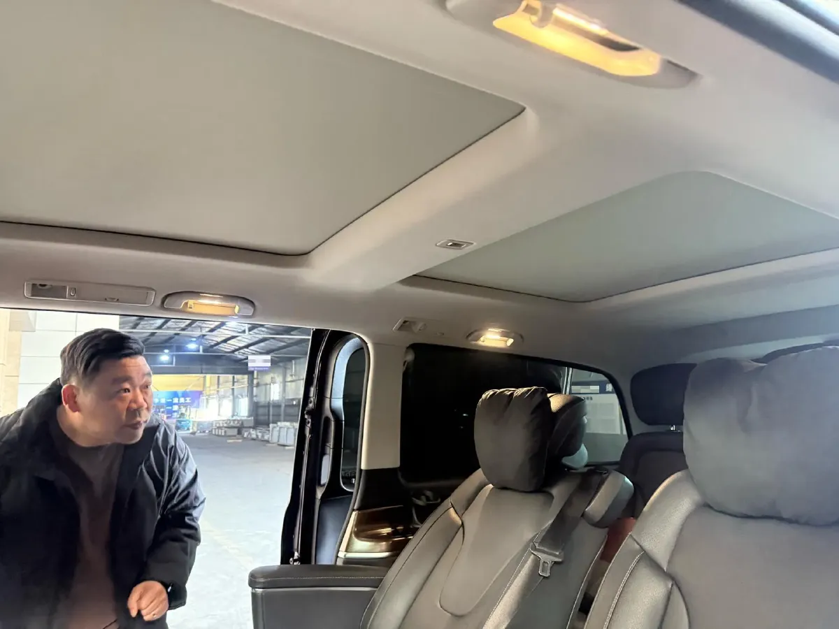 2020 Mercedes-Benz V Class 2.0T 211HP L4 9AT,autocango,china used car exporter,china ev exporter,chinese used car exporter,chinese used ev exporter