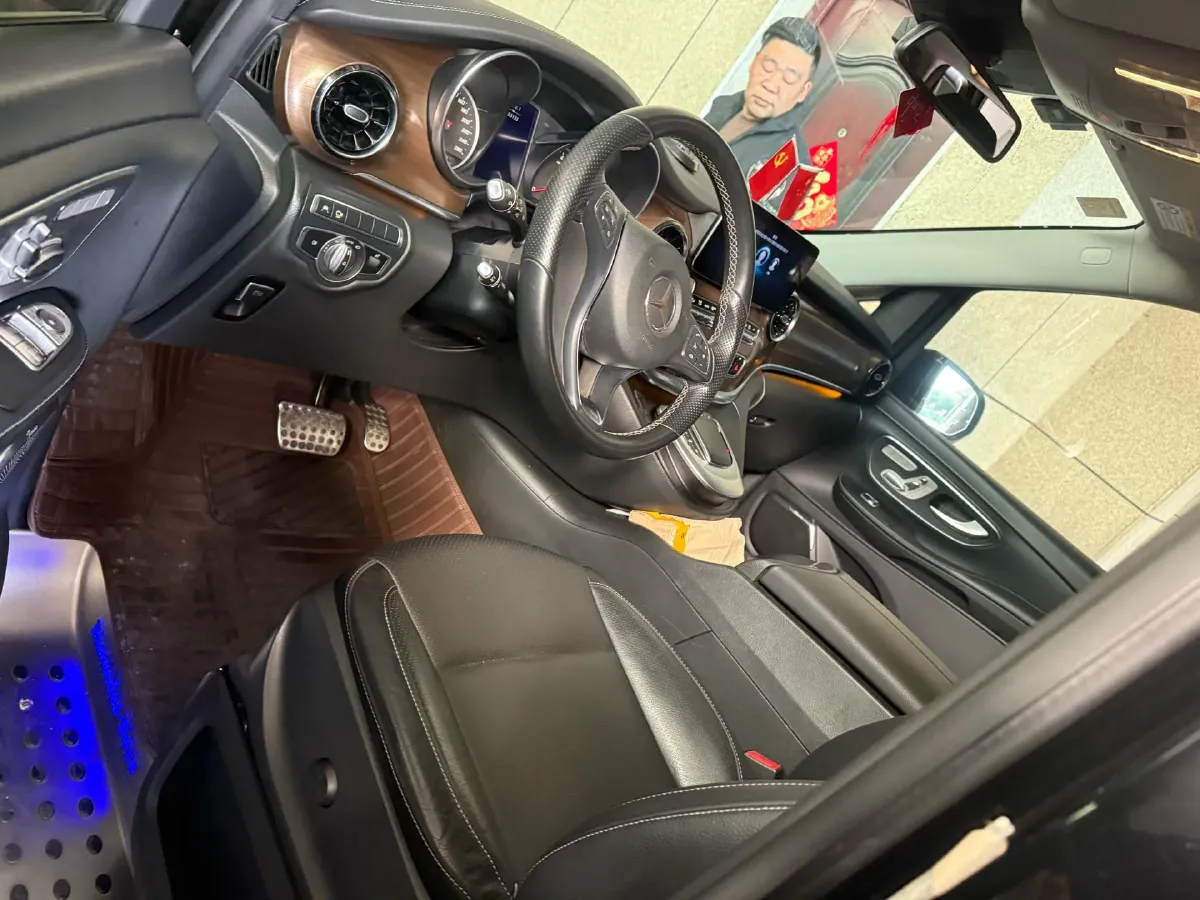 2020 Mercedes-Benz V Class 2.0T 211HP L4 9AT,autocango,china used car exporter,china ev exporter,chinese used car exporter,chinese used ev exporter
