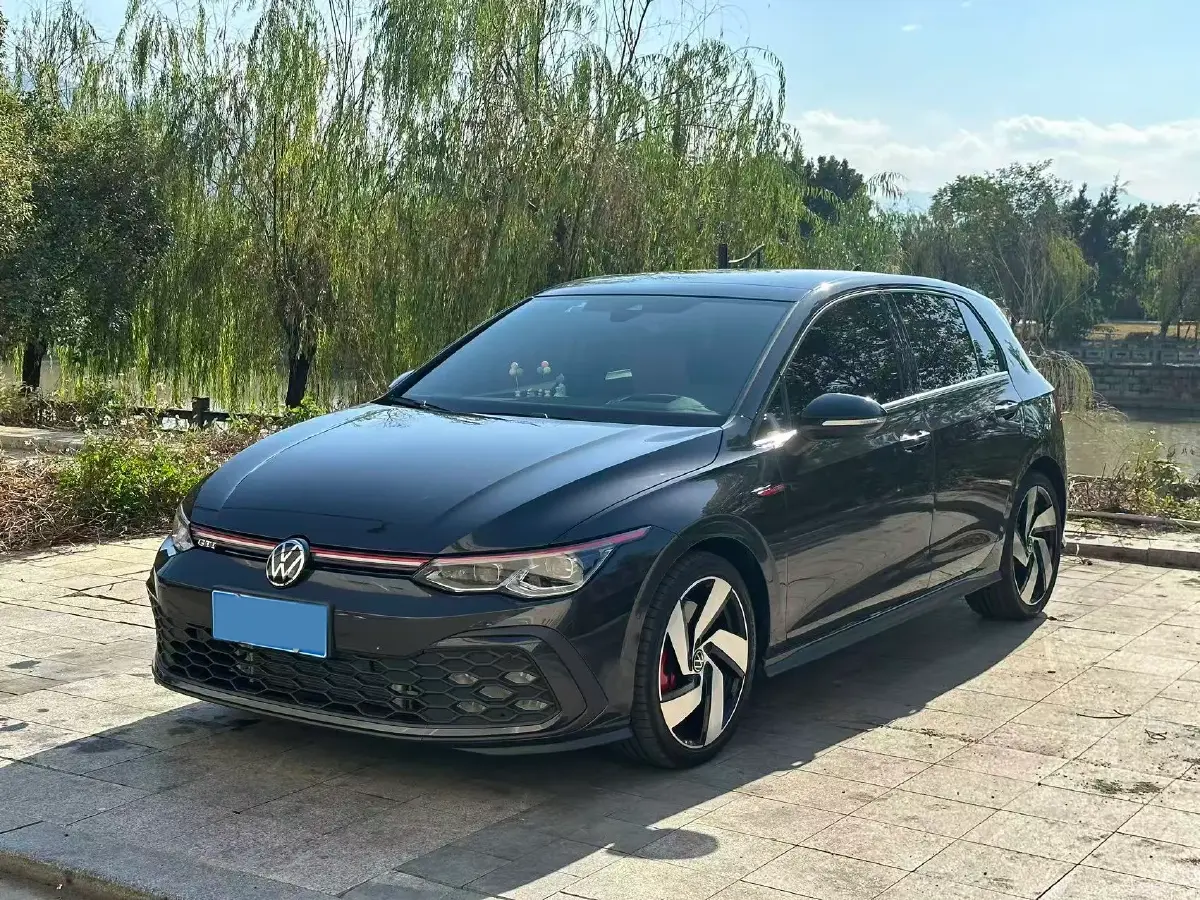 2023 Volkswagen GolfGTI 2.0T 220HP L4 7DCT