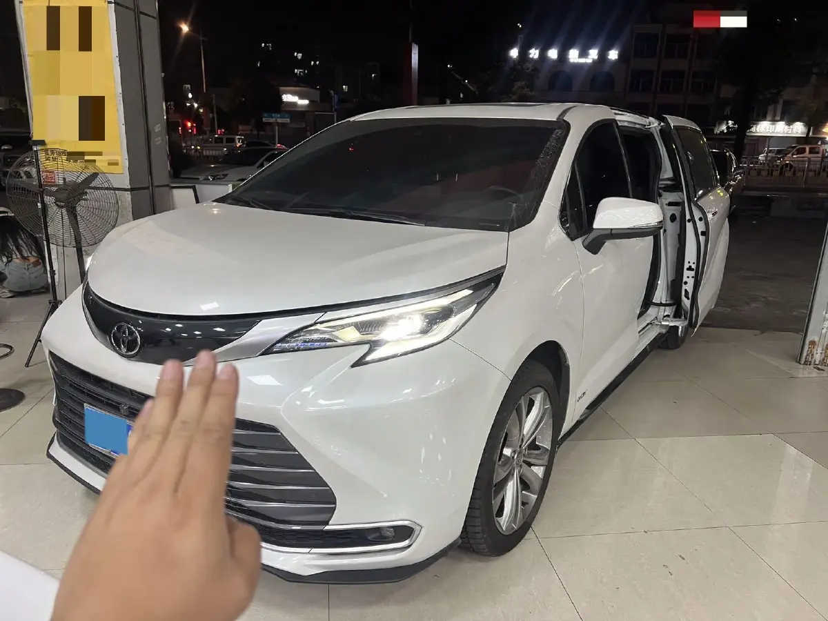 2024 Toyota Sienna 2.5L 189HP L4 E-CVT Hybrid