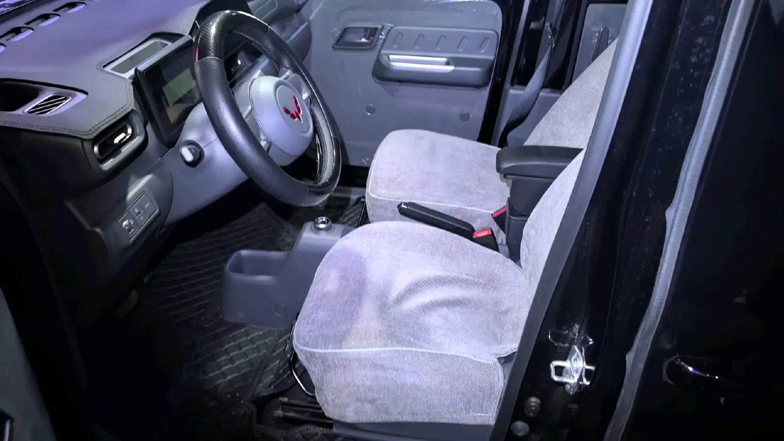 2025 WuLing ZhiGuang BEV 17.7KWH,autocango,china used car exporter,china ev exporter,chinese used car exporter,chinese used ev exporter