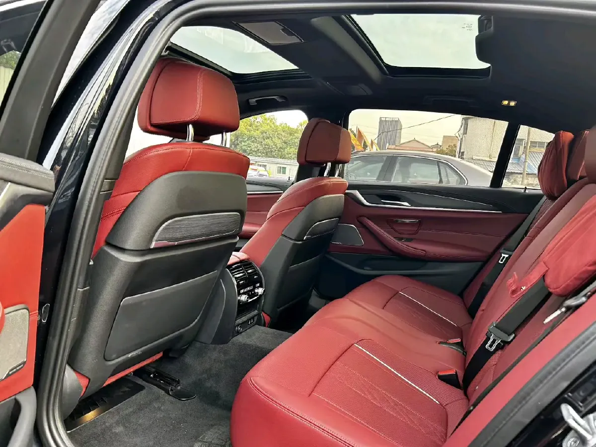 2022 BMW 5 Series 2.0T 252HP L4 8AT,autocango,china used car exporter,china ev exporter,chinese used car exporter,chinese used ev exporter