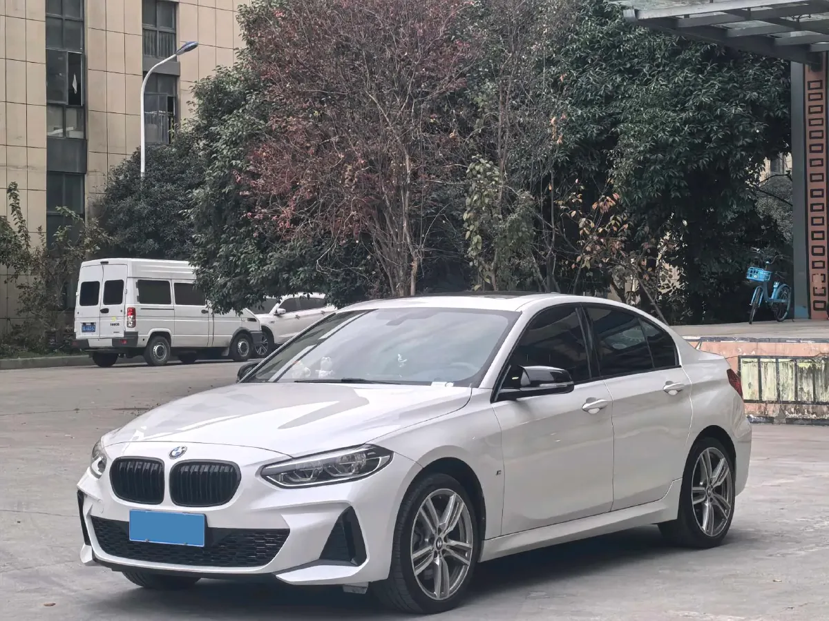 2020 BMW 1 Series 2.0T 192HP L4 7DCT,autocango,china used car exporter,china ev exporter,chinese used car exporter,chinese used ev exporter