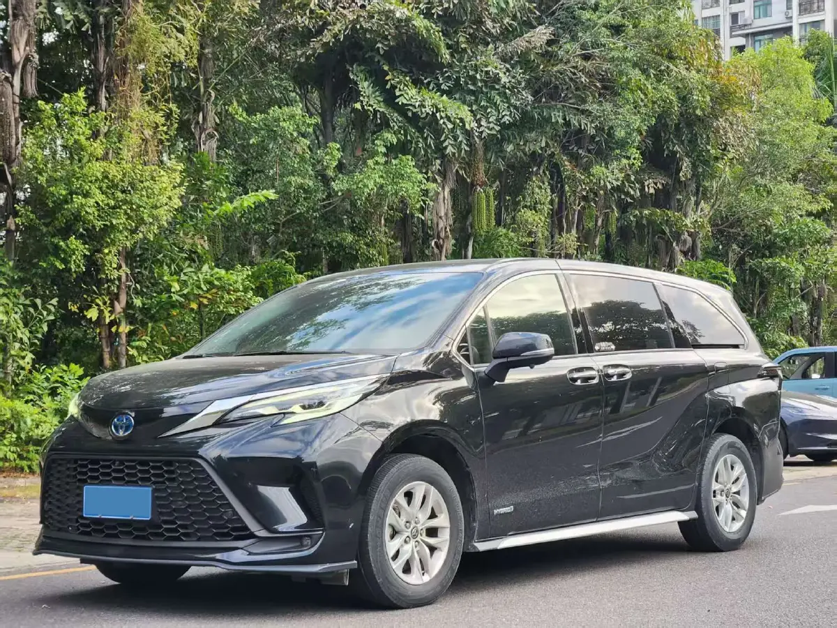 2024 Toyota Granvia 2.5L 189HP L4 E-CVT Hybrid