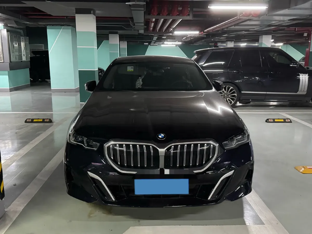 2024 BMW 5 Series 2.0T 258HP L4 8AT,autocango,china used car exporter,china ev exporter,chinese used car exporter,chinese used ev exporter