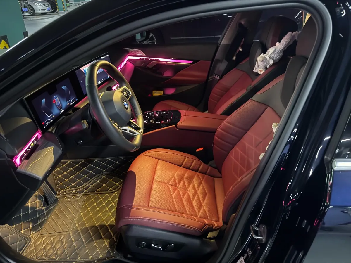 2024 BMW 5 Series 2.0T 258HP L4 8AT,autocango,china used car exporter,china ev exporter,chinese used car exporter,chinese used ev exporter