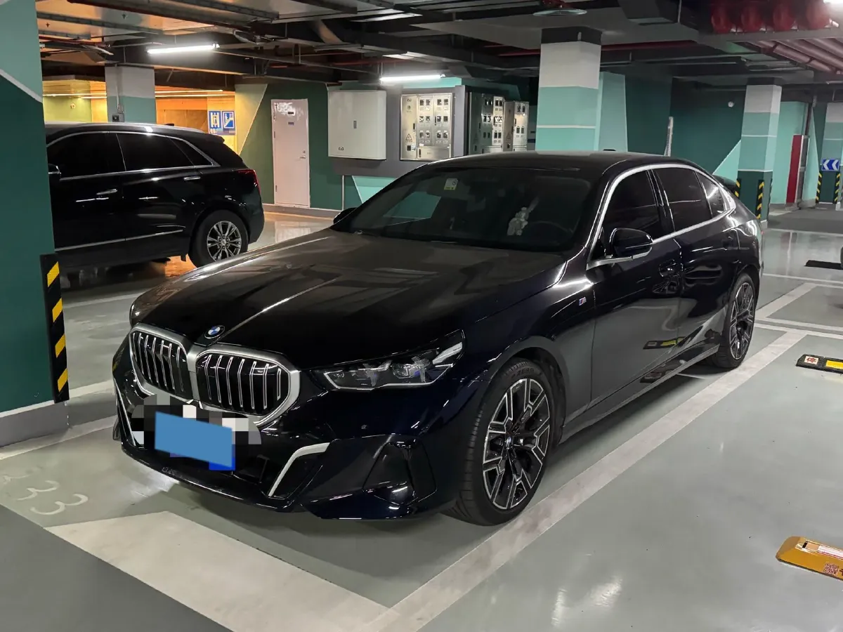 2024 BMW 5 Series 2.0T 258HP L4 8AT,autocango,china used car exporter,china ev exporter,chinese used car exporter,chinese used ev exporter
